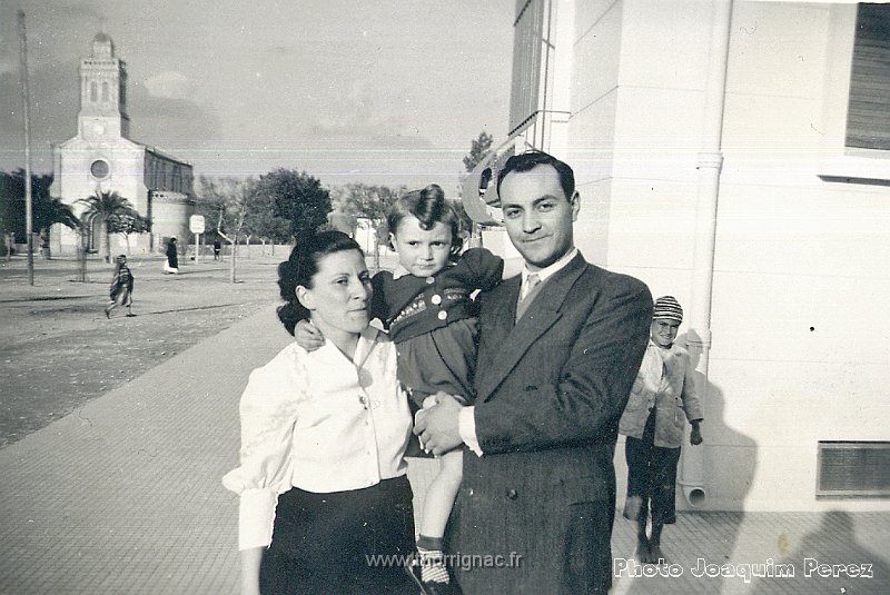 Henna006 copie.jpg - Famille Perez/Aranéga et joaquim dans les années 1950.