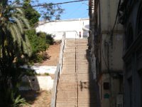 Escalier près de l'ancienne mairie d'Oran. En haut la rue Philippe