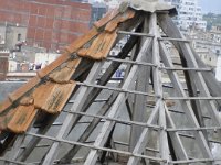 Les restes de la toiture du réservoir d'eau du N° 13 rue Adolphe Cousin : voyage a oran 2012