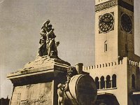 Monument aux cheminots combattants devant la gare d'Oran