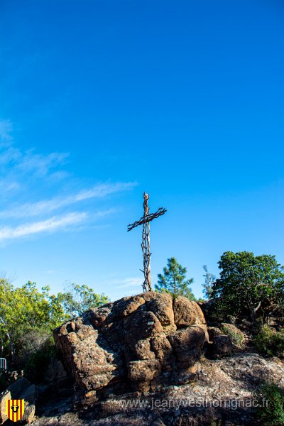 Notre Dame d Afrique 29 01 21 11.jpg - Théoule (06) - Crucifix à côté du Mémorial Notre Dame d'Afrique - 29 janvier 2021