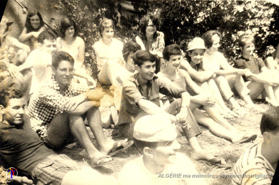 Colonie St georges de Didonne 1964  les moniteurs bis.jpg - L'ensemble des moniteurs à Saint-Georges de Didonne (Charente Maritime) - Juillet 1964.