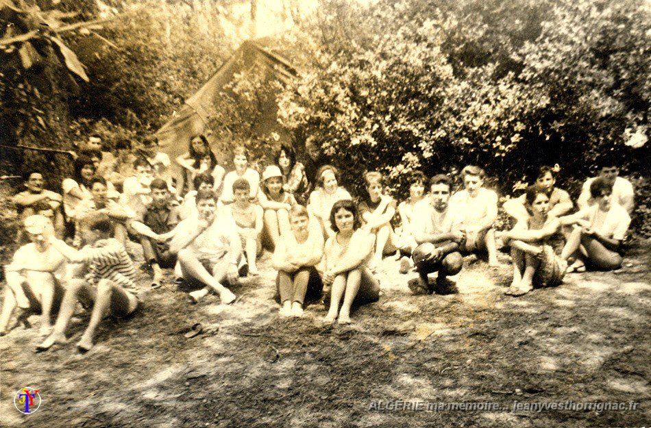 Colonie St georges de Didonne 1964  les moniteurs.jpg - L'ensemble des moniteurs à Saint-Georges de Didonne (Charente Maritime) - Juillet 1964.