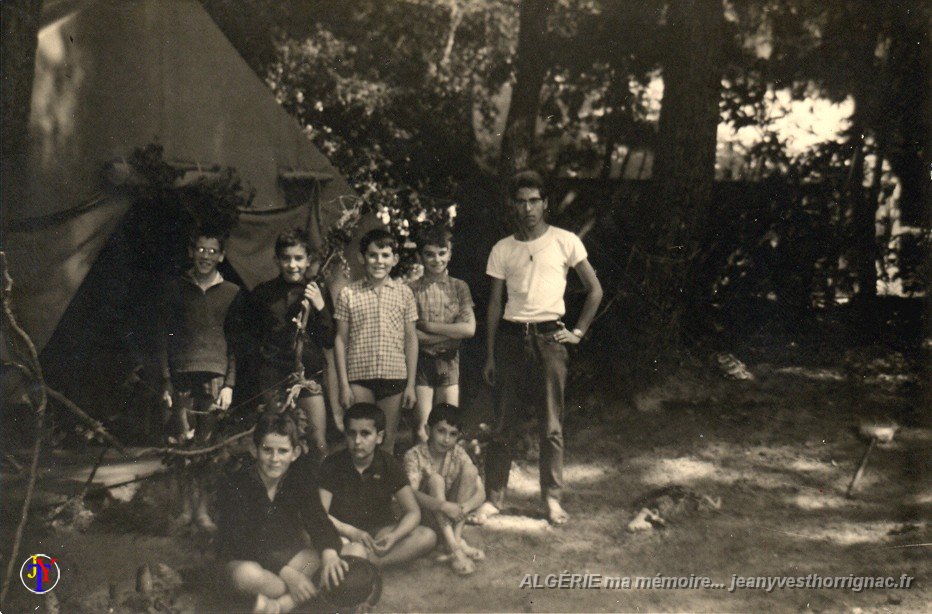 Mes enfants de la colonie en 1964.jpg - Mon groupe d'enfants en juillet 1964.